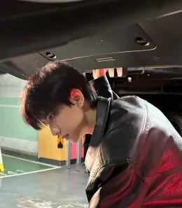 Jiang Xiao Shuai: Cherry Stained Chains