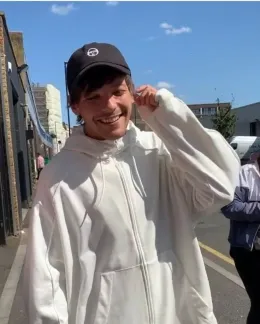 Louis Tomlinson [Neighbor]
